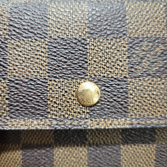 Louis Vuitton Brown Checkered Compact Wallet - Picture 6 of 9
